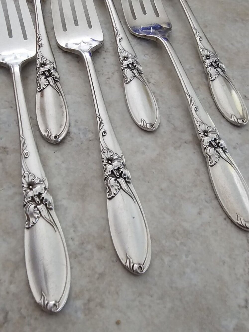 7 Oneida Silverplate White Orchid Salad Fork 6.75" delicate floral 1953 - Picture 5 of 14